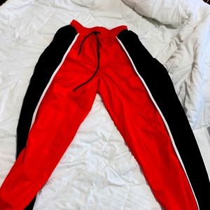 Hi I’m selling these cute baggy pants,will totally bring out the cool side of u!